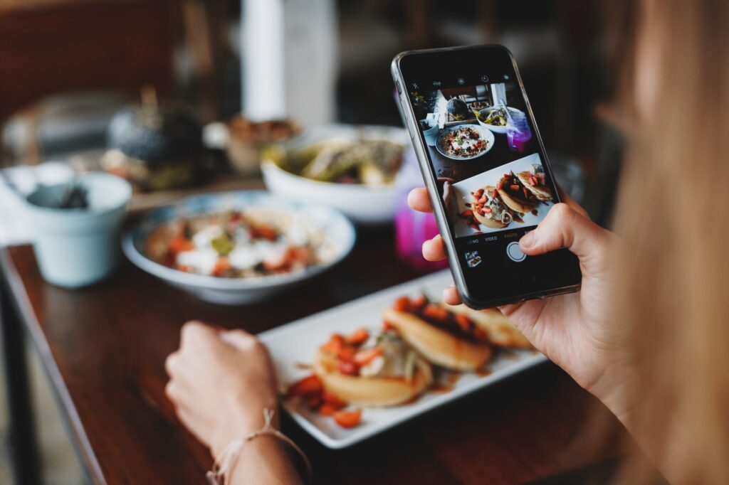 edição de clips para produção de reels gastronômicos no celular
