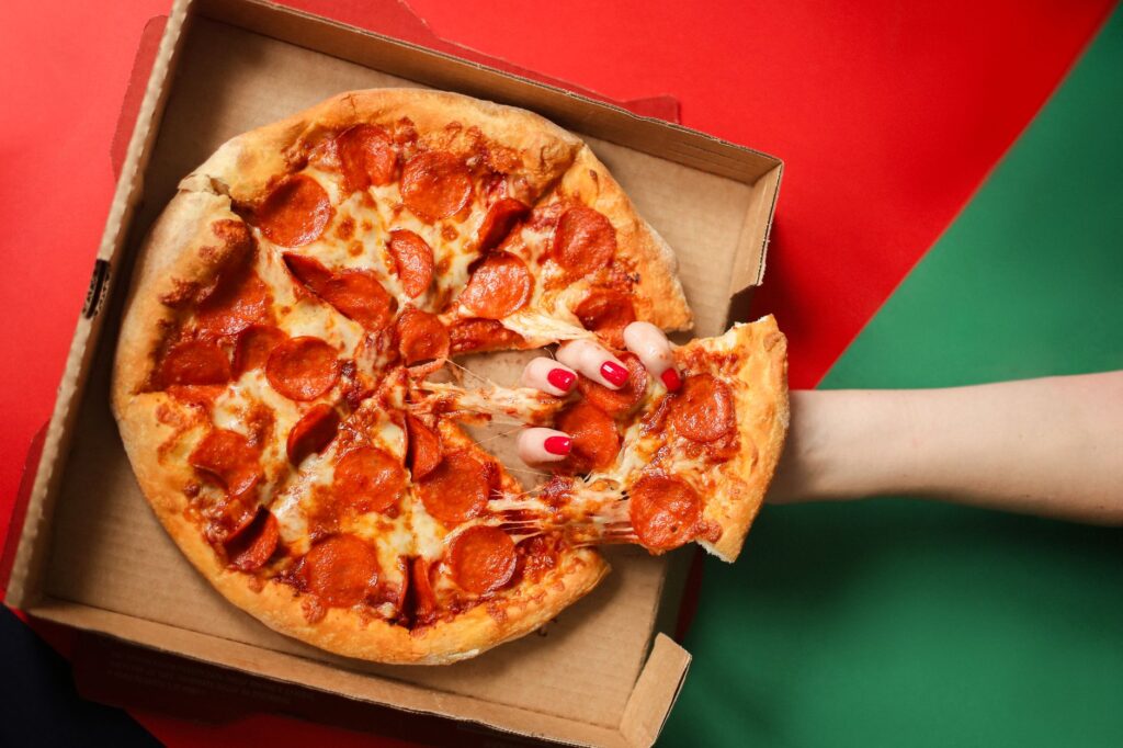 prato de pizza em close para produção de reels gastronômicos virais